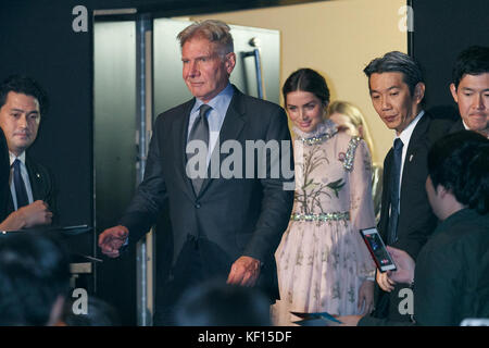 Tokyo, Japon. 24 octobre 2017. L'acteur et producteur américain Harrison Ford et Ana de Armas assistent à une première au Japon pour le film Blade Runner 2049 le 24 octobre 2017, Tokyo, Japon. Ford, accompagné du réalisateur Denis Villeneuve et de l’actrice Sylvia Hoeks, a accueilli les fans lors de l’événement. Le film théâtres japonais le 27 octobre. Crédit : Rodrigo Reyes Marin/AFLO/Alamy Live News Banque D'Images