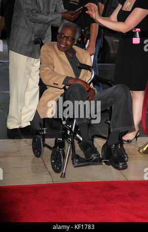 ***PHOTO DU FICHIER*** Robert Guillaume au Phantom De L'Opéra première de Los Angeles aux Pantages à Hollywood, Californie, le 17 juin 2015. Crédit: David Edwards/Mediapunch Banque D'Images