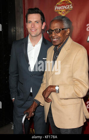 ***PHOTO DU FICHIER*** Chris Mann, Robert Guillaume au Phantom Of The Opera Los Angeles Premiere aux Pantages à Hollywood, Californie, le 17 juin 2015. Crédit: David Edwards/Mediapunch Banque D'Images