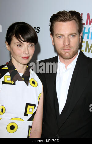 ***PHOTO DU FICHIER*** Eve Mavrakis et Ewan McGregor lors de la première de CBS films, 'Salmon Fishing In the Yemen', tenue à la Guilde des directeurs d'Amérique le 5 mars 2012 à Los Angeles, Californie. © mp28/MediaPunch Inc Banque D'Images