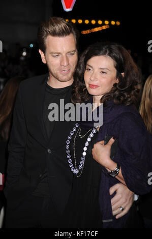 ***PHOTO DU FICHIER*** Ewan McGregor et Eve Mavrakis assistent à la première de "Amelia" au Théâtre de Paris à New York. 20 Octobre 2009. Crédit: Dennis Van Tine/Mediapunch Banque D'Images