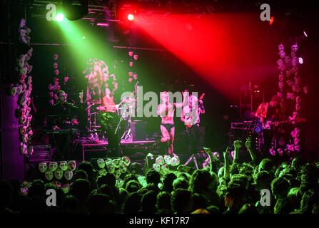 Londres, Royaume-Uni. 24 oct, 2017. hmltd live sur scène à l'electric ballroom de Londres. photo date : mardi 24 octobre 2017. photo credit : crédit devrait lire roger garfield/Alamy live news Banque D'Images