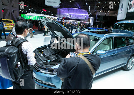 Volkswagen présente ses nouveaux modèles de voitures au 45ème salon de l’automobile de Tokyo. Crédit : Yuichiro Tashiro /Alamy Live News Banque D'Images