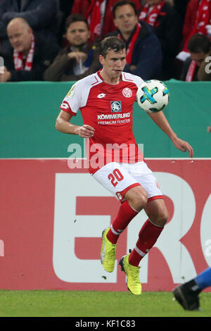 Fabian Frei de Mayence lors du match de football de la DFB Cup entre la FSV Mainz 05 et Holstein Kiel à Mayence, en Allemagne, le 24 octobre 2017. Photo : Thomas Frey/dpa Banque D'Images