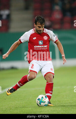 Giulio Donati de Mayence lors du match de football de la DFB Cup entre la FSV Mainz 05 et Holstein Kiel à Mayence, en Allemagne, le 24 octobre 2017. Photo : Thomas Frey/dpa Banque D'Images