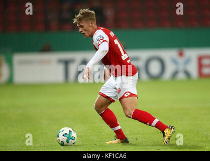 Viktor Fischer de Mayence lors du match de football de la DFB Cup entre la FSV Mayence 05 et Holstein Kiel à Mayence, en Allemagne, le 24 octobre 2017. Photo : Thomas Frey/dpa Banque D'Images