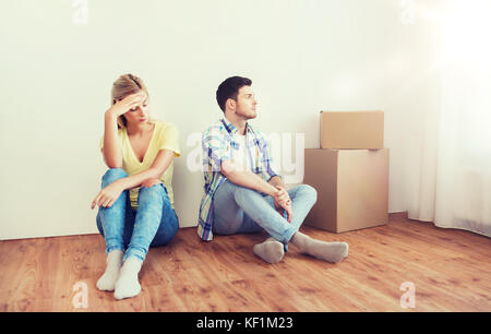 Malheureux couple having argument at home Banque D'Images