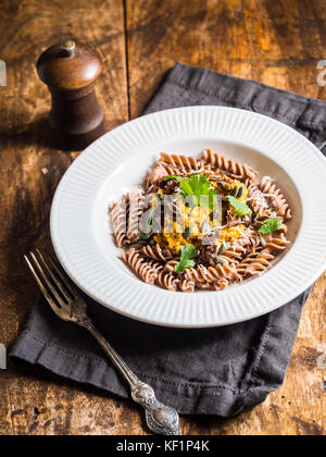 Pesto de potiron maison avec grains entiers pâtes d'épeautre. Banque D'Images