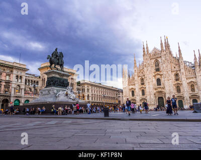 Milan, Italie - août 09,2017 : la cathédrale de Milan, le Duomo di Milano, court après le coucher du soleil. Banque D'Images