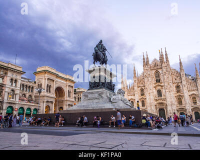 Milan, Italie - août 09,2017 : la cathédrale de Milan, le Duomo di Milano, court après le coucher du soleil. Banque D'Images