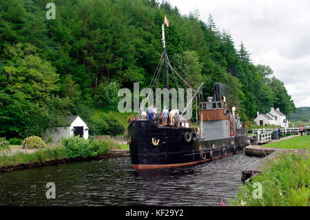 Vic 96 bateau à vapeur sur le canal de crinan Banque D'Images