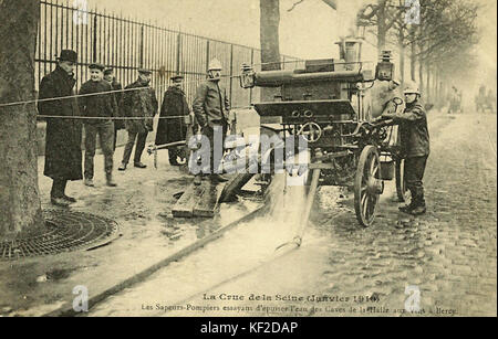 Vidange des caves de la Halle aux vins janvier 1910 Banque D'Images