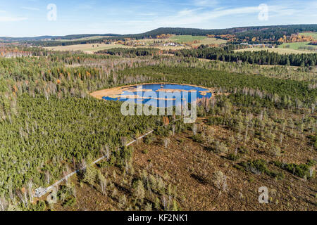 Vue aérienne sur chalupska moor en automne, le parc national de Sumava,, République tchèque. Banque D'Images