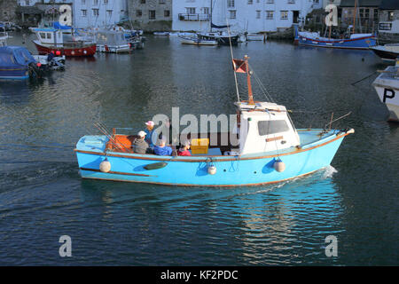 Voyage de pêche au sud de polperro côte Cornwall Banque D'Images