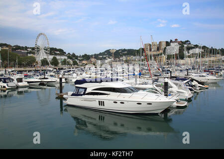 Bateaux amarrés à Torquay marina sur la côte sud du Devon Banque D'Images