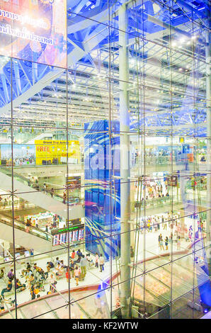 Le magnifique intérieur de Bangkok's modern new l'aéroport de Suvarnabhumi. Banque D'Images