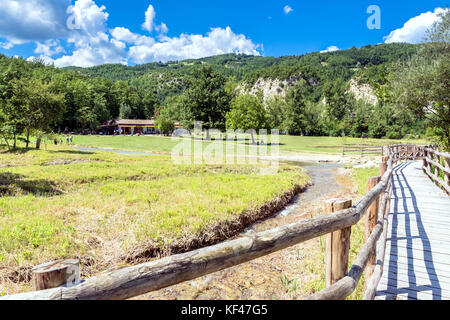 Le Poiano springs sont les principaux ressorts de carsiques emilia-romagna Banque D'Images