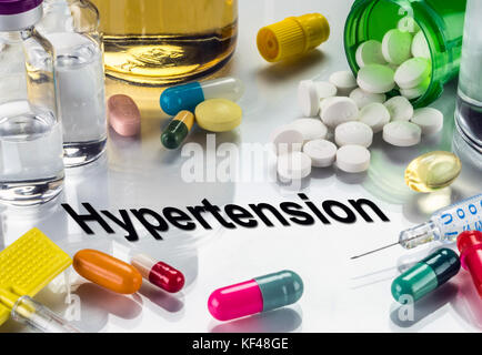 L'hypertension, les médicaments comme concept de traitement ordinaires, conceptual image Banque D'Images