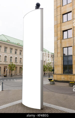 Pancarte stand des maquettes. bannière blanche modèle dans la rue Banque D'Images