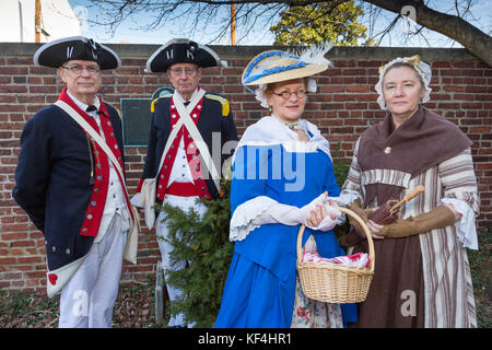 Alexandria, Virginia, USA. De reconstitution historique historique de la Tombe du Soldat inconnu de la guerre révolutionnaire. La cérémonie de la Journée des présidents, 2017. Pour l'E Banque D'Images