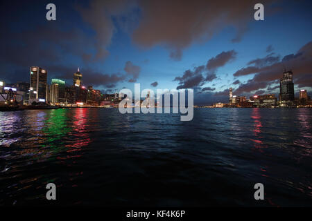 Vue de la nuit de l'architecture urbaine de Hongkong Banque D'Images