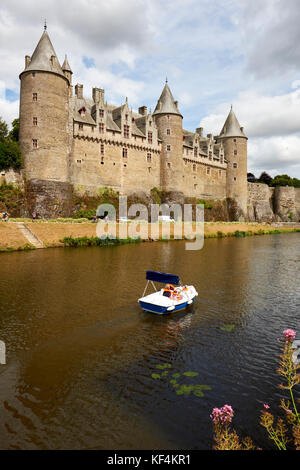 La forteresse médiévale ville de Josselin dans la vallée de l'Oust dans le Morbihan Bretagne France. Banque D'Images