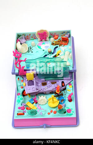 Vintage des années 90, jouet Polly Pocket Adventure Mermaid mousseux Banque D'Images