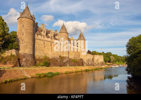 La forteresse médiévale ville de Josselin dans la vallée de l'Oust dans le Morbihan Bretagne France. Banque D'Images