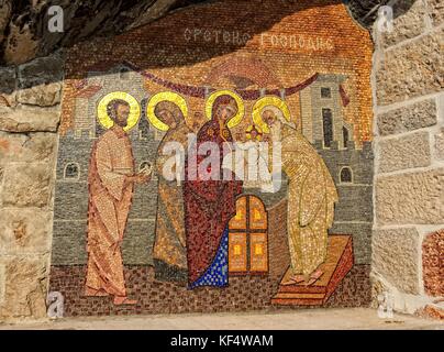 Le Monténégro, danilovgrad, icône en mosaïque Présentation de Jésus au temple en monastère orthodoxe mâle ostrog, monument Banque D'Images