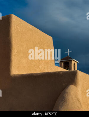 Mission San Francisco de Asís dans ranchos de Taos Banque D'Images