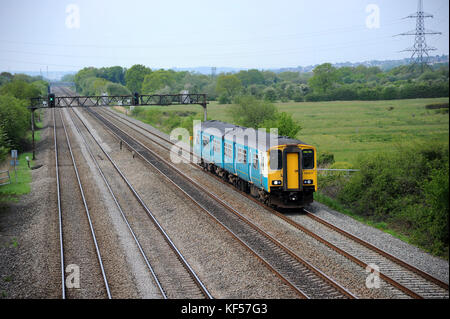 150217 avec une centrale de Cardiff - ebbw vale parkway service à marshfield. Banque D'Images