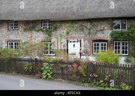 Silex et brique ancienne chaumière dans Singleton, West Sussex, Angleterre Banque D'Images