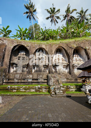 Sanctuaires de roche à Gunung Kawi, 11ème siècle temple et complexe funéraire. Tampaksiring, Bali, Indonésie. Banque D'Images