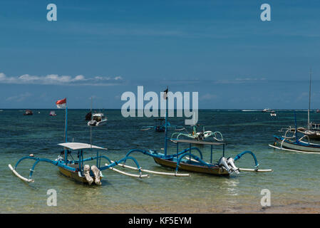 Libellule balinaise traditionnelle bateau sur la plage. jukung bateaux de pêche sur la plage de Sanur, Bali, Indonésie, Asie Banque D'Images