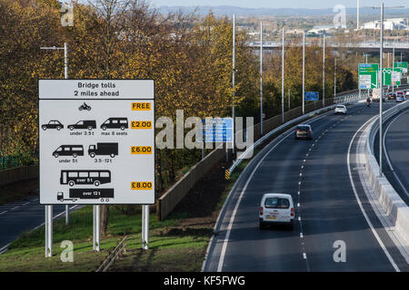 mersey-gateway-toll-bridge-route-davec-la-position-de-la-circulation-vers-et-depuis-le-pont-a-peage-traversant-la-riviere-mersey-reliant-runcorn-et-widnes-kf5fwg.jpg