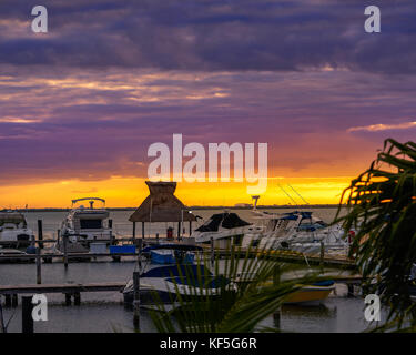 Mexique cancun sunset lagoon marina à l'hôtel zone à la lagune Nichupte Banque D'Images