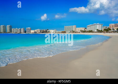 Forum de Cancun beach playa gaviota azul au Mexique à l'hôtel zone Banque D'Images