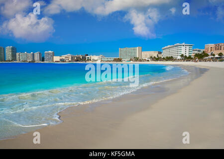 Forum de Cancun beach playa gaviota azul au Mexique à l'hôtel zone Banque D'Images