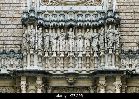 Sculpture extérieure de Jésus et des douze apôtres, Santa Maria de Montserrat, Monistrol de Montserrat, Catalogne, Espagne. Banque D'Images