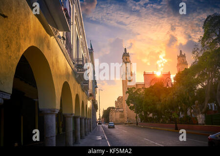 Cathédrale San idefonso Merida Yucatan Mexique au lever du soleil Banque D'Images