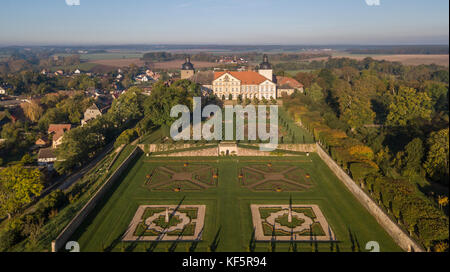 Vue aérienne de hundisburg palais et jardin baroque en SAXE-ANHALT, Allemagne Banque D'Images