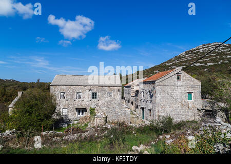 Donja nakovana est l'un des deux villages de la région qui ont été abandonné deux fois par les habitants. Le village a été incendié à ww2 par un fasciste italien Banque D'Images