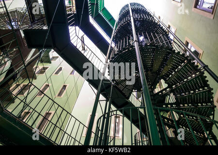 Lisbonne Portugal, Rua Alexandre Herculano, Holiday Inn Express, Liberdade, hôtel, cour intérieure, escalier en spirale, évacuation de feu, intérieur intérieur intérieur, HIS Banque D'Images