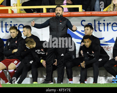 Derek McInnes, directeur d'Aberdeen, s'intéresse au domaine technique lors du match de la première consultation écossaise au Pittodrie Stadium, à Aberdeen. Banque D'Images