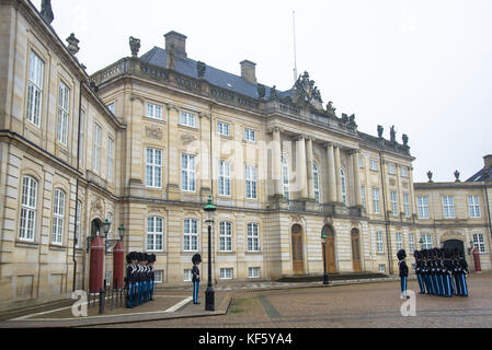 Relève de la garde à copenhague, danemark Banque D'Images