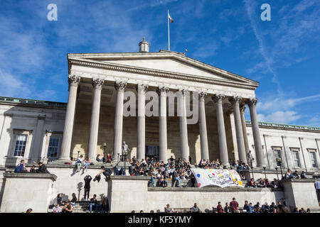 Les élèves déjeunant à l'organisme de bienfaisance pendant quatre semaines à l'University College London, UK Banque D'Images