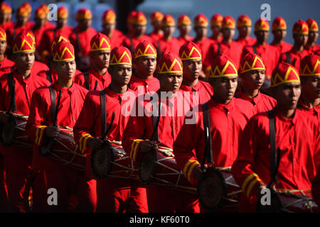 Bangkok, Thaïlande. 26Th oct, 2017. drummers mars dans la crémation royale procession de feu le roi Bhumibol Adulyadej au grand palais à Bangkok, Thaïlande, le 26 octobre 2017. crédit : panupong changchai/pacific press/Alamy live news Banque D'Images