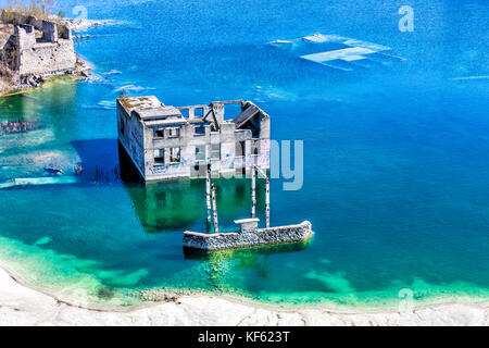 L'époque soviétique abandonnée en prison rummu quarry Banque D'Images
