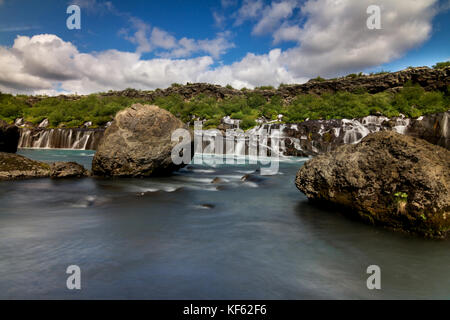 Belle ; beauté ; Birk ; flou ; canyon ; couleurs ; paysage ; Creek ; heure ; jour ; Europe ; falls ; flux ; couler ; frais ; vert ; hraunfoss ; hraunfoss Banque D'Images