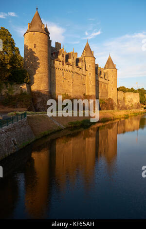 La forteresse médiévale ville de Josselin dans la vallée de l'Oust dans le Morbihan Bretagne France. Banque D'Images